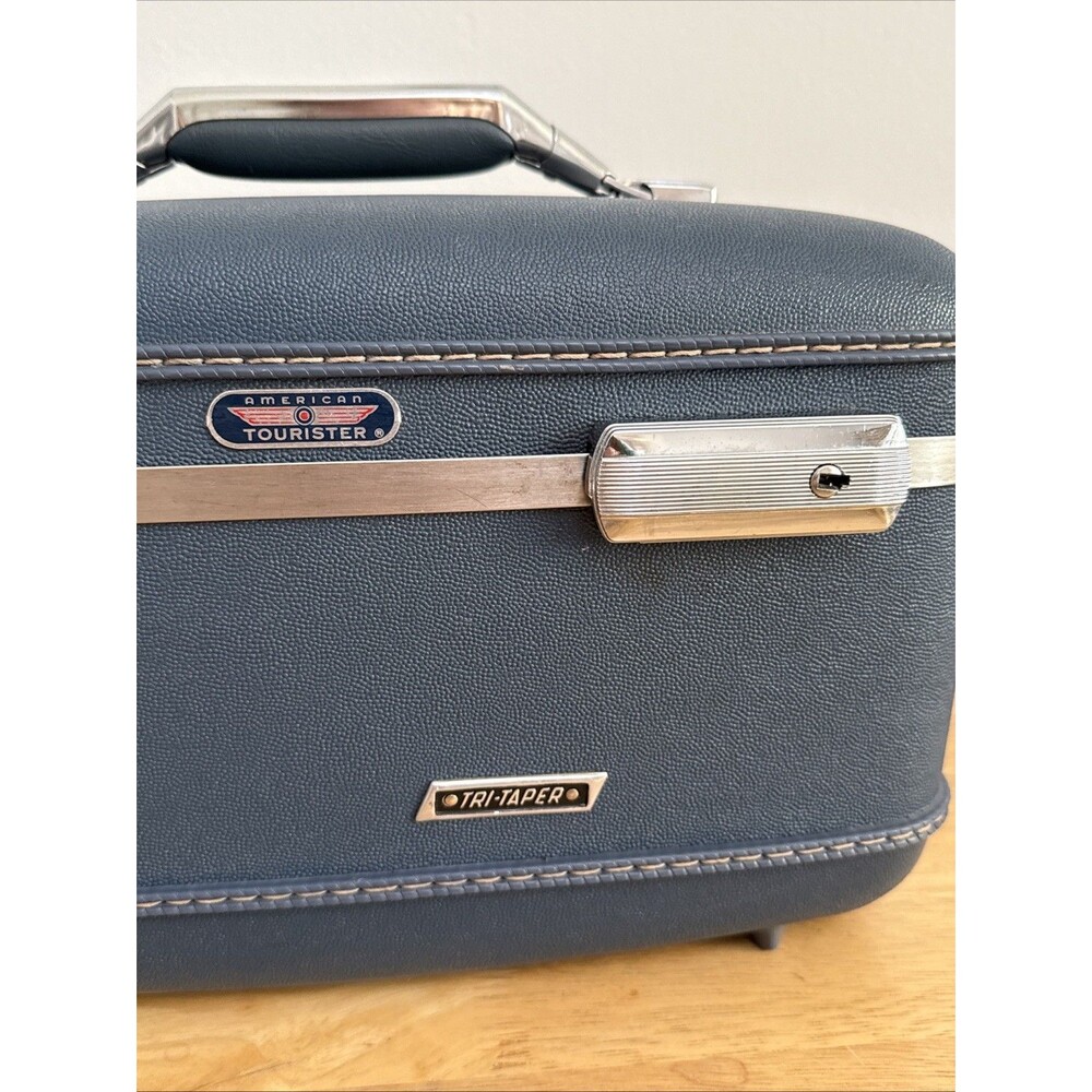 Vintage American Tourister Case With Key Blue Train Carry On Tri Taper - Picture 2 of 13